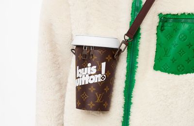 Louis Vuitton giới thiệu mẫu túi "ngộ nghĩnh" có hình … củ cà rốt và cốc cà phê