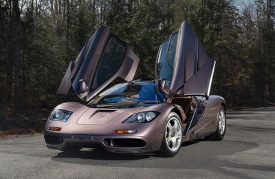 Siêu xe McLaren F1 Road 1995 được bán đấu giá với kỷ lục 20,5 triệu USD