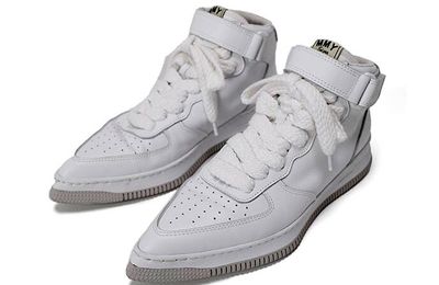 Giày Nike mũi nhọn gây tranh cãi vì thiết kế “quái dị”