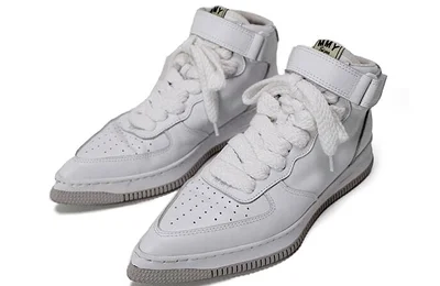 Giày Nike mũi nhọn gây tranh cãi vì thiết kế “quái dị”