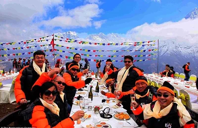 15 phút ăn sáng trên đỉnh Everest với giá 5000 USD/người