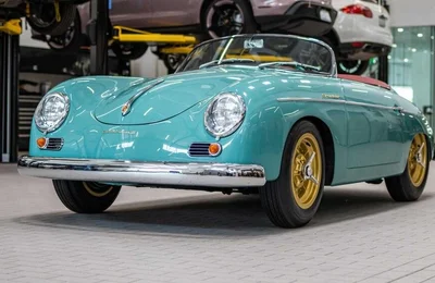 Xe cổ Porsche 356 Speedster 1955 hồi sinh