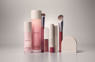 Siêu mẫu Rosie Hungtinton-Whiteley ra mắt thương hiệu làm đẹp riêng
