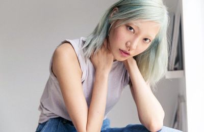 Phấn tóc – Dụng cụ “chữa cháy” tuyệt vời cho nàng tóc mỏng