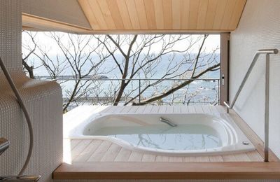 Thiết kế nội thất đẹp lạ cùng bồn tắm chìm, biến phòng tắm thành spa sang chảnh