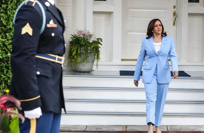 Phó tổng thống Mỹ Kamala Harris chuộng trang sức ngọc trai