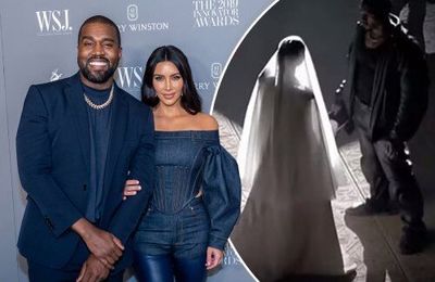 Kim diện Balenciaga Couture Thu Đông 2021 trong show của chồng cũ