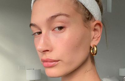 Hé lộ chu trình dưỡng da của Hailey Bieber