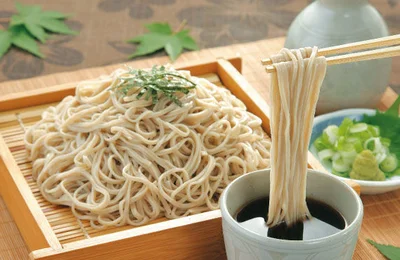 Vì sao người Nhật nổi tiếng tao nhã lại thích húp xì xụp thành tiếng khi ăn mì?