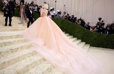 Dàn sao Hollywood gợi cảm trên thảm đỏ Met Gala 2021