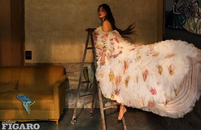 Thư Kỳ diện tới 4/5 thiết kế Haute Couture lên bìa Kim Cửu
