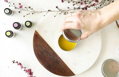 Những điều cần biết về nước hoa khô dạng sáp