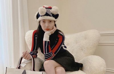 Suzy khoe diện mạo xinh đẹp khi diện quà tặng từ Dior - Mùa đông đến rồi