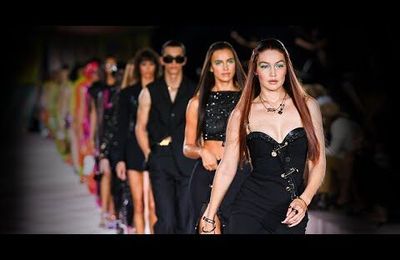 Versace tái hiện bản sắc trong BST Xuân Hè 2022