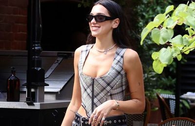 Chinh phục phong cách Y2K cùng Dua Lipa