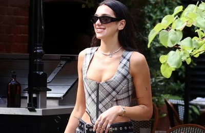 Chinh phục phong cách Y2K cùng Dua Lipa