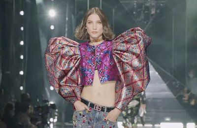 Dolce & Gabbana Xuân Hè 2022 - Sự trở lại của thời trang Y2K