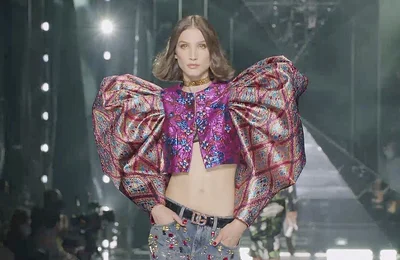 Dolce & Gabbana Xuân Hè 2022 - Sự trở lại của thời trang Y2K