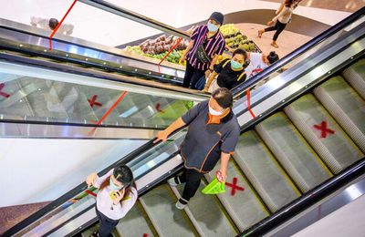 Bangkok chính thức mở cửa lại hàng quán, trung tâm thương mại