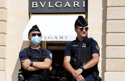Băng cướp mặc vest xịn tấn công cửa hàng Bvlgari tại Pháp