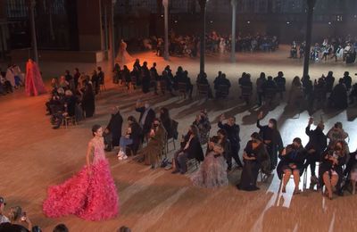 ELIE SAAB Haute Couture Xuân / Hè 2022: Đẳng cấp và tinh tế