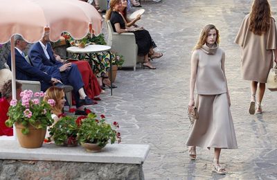 Max Mara - Resort 2022 collection: Phong vị mùa xuân