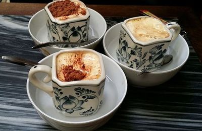 Những quán cafe trứng nhất định phải thử khi đến Hà Nội