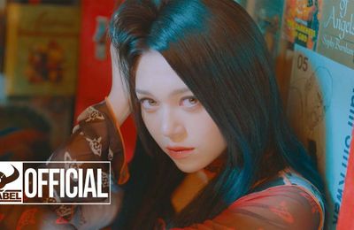 Alexa - Mở màn năm 2022 cho K-Pop với sự trở lại trong MV "Tattoo"