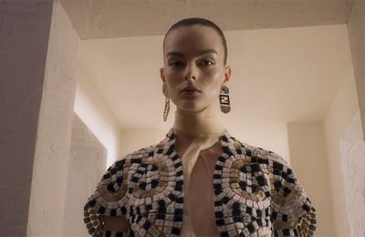 Fendi Haute Couture Thu Đông 2021/22: Vũ điệu tinh tế sang trọng