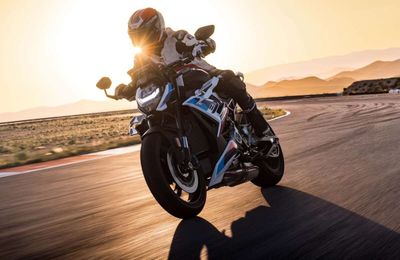 BMW Motorrad ra mắt M1000R 2023 mẫu siêu mô tô M thứ 2