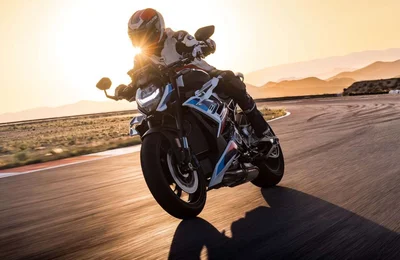 BMW Motorrad ra mắt M1000R 2023 mẫu siêu mô tô M thứ 2