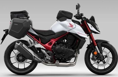 Honda CB750 Hornet 2023 trang bị động cơ xi lanh đôi mạnh 90 mã lực