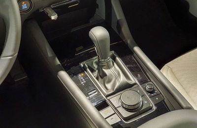 Xử lý thế nào khi ô tô bị hỏng số lùi?