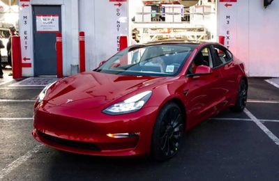 Tesla và Nissan tạo ra những chiếc xe điện đáng tin cậy nhất