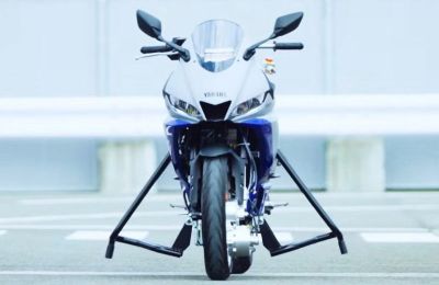 Ra mắt xe máy điện Yamaha tự lái, tự cân bằng