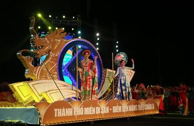 Lễ hội Carnaval mùa đông Hạ Long 2022: Rực rỡ sắc màu kỳ quan
