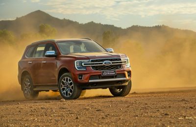 Ford Everest nâng cấp công nghệ an toàn cho bảnTitanium 4x2, giá tăng nhẹ