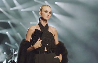 Michael Kors - BST Thu/Đông 2022/2023:  Sang trọng và duyên dáng