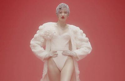Ulyana Sergeenko - Haute Couture Spring Summer 2022: Lạc quan tươi trẻ