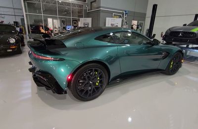 2022 Aston Martin Vantage F1 Edition: Một góc cạnh sắc nét hơn