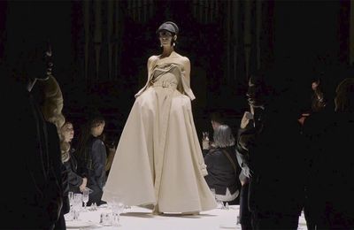 Burberry - Fall Winter 2022/2023: Bộ sưu tập đậm dấu ấn Anh Quốc