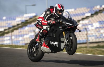Ducati Panigale V4 SP2 mạnh tới 228 mã lực, giá từ 39.500 USD