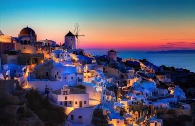 Santorini, Hy Lạp - Một trong những hòn đảo đẹp nhất thế giới.
