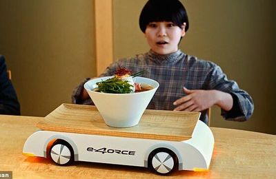 Nissan chế tạo ô tô tự hành cỡ mini dùng để … bê mì ramen