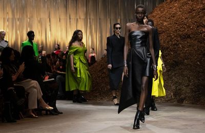 Alexander McQueen Autumn/Winter 2022: Thú vị, sáng tạo, đầy năng động
