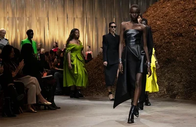 Alexander McQueen Autumn/Winter 2022: Thú vị, sáng tạo, đầy năng động