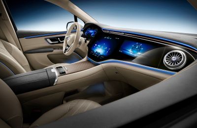 Mercedes-Benz hé lộ những hình ảnh đầu tiên về nội thất SUV EQS 2023