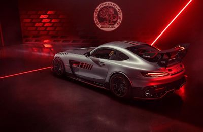 Mercedes-AMG GT Track Series xe đua mạnh 778 mã lực