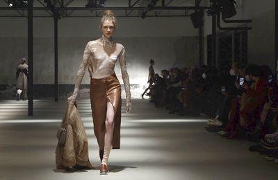 Nº21 - Fall Winter 2022/2023: Sự gợi cảm và sự quyến rũ luôn song hành