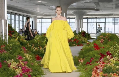 Jason Wu - Spring Summer 2022:  Thời trang từ kỹ thuật nhuộm tự nhiên